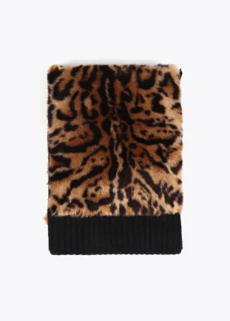 Contrast knit scarf with faux fur fabric