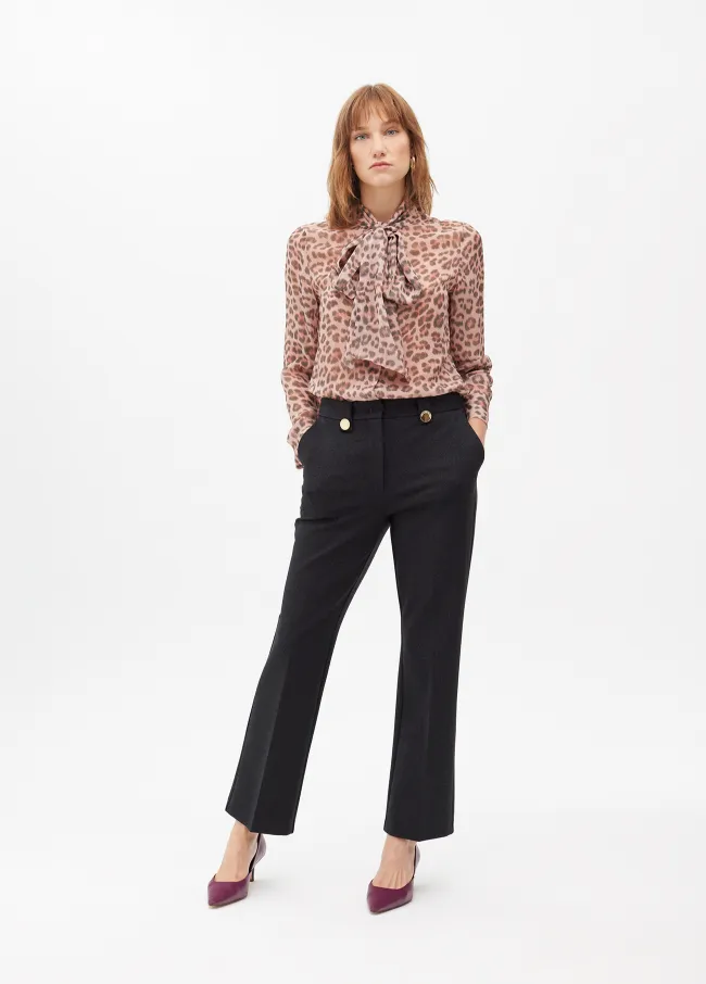 Knitted trousers with buttons
