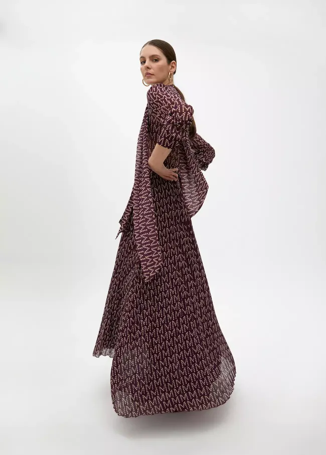 Long pleated dress with logotyped
