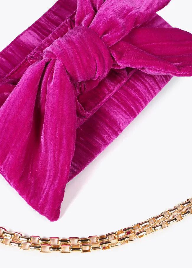 Cartera de mano con lazada frontal