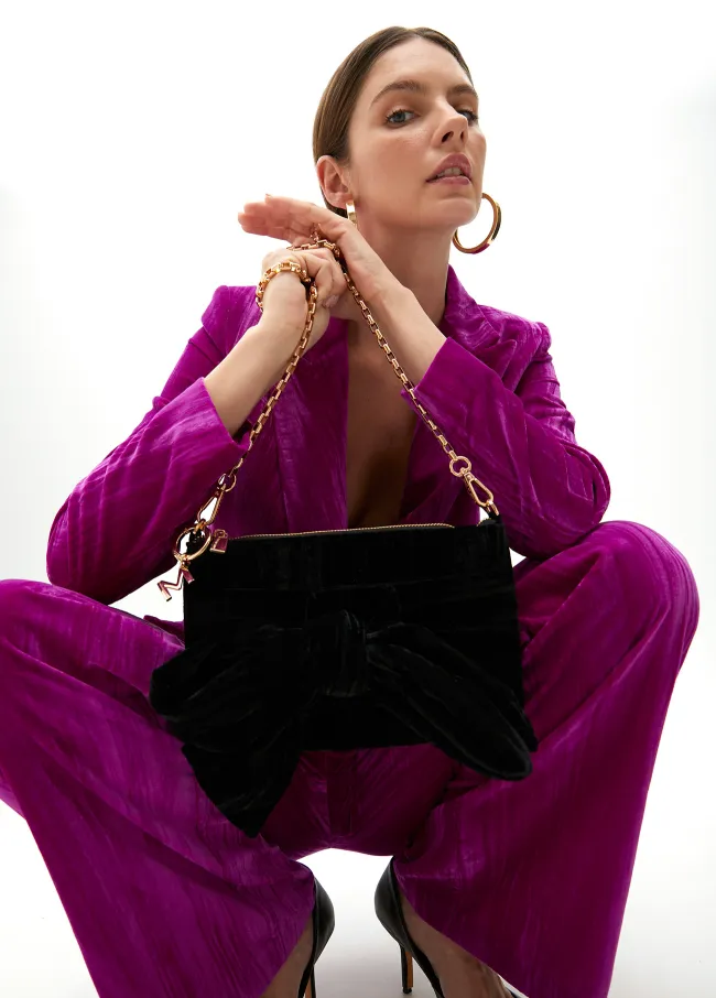 Clutch with front tie