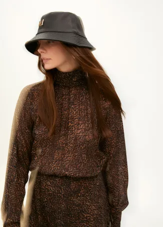 Sombrero tipo bucket efecto piel