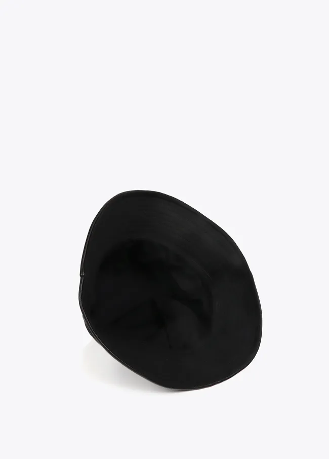 Sombrero tipo bucket efecto piel