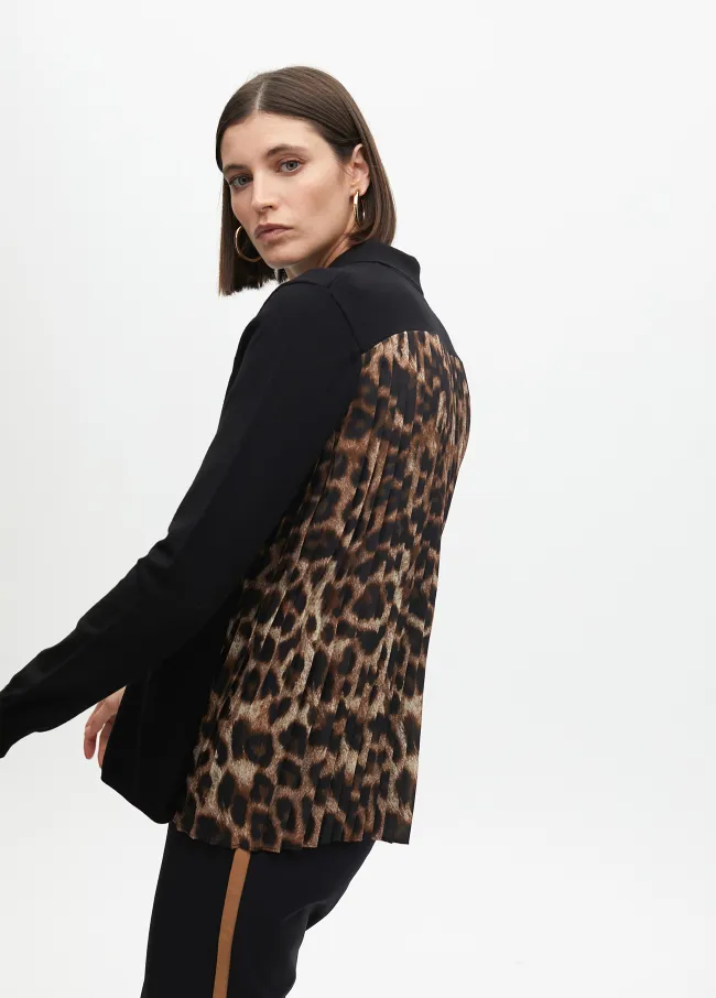 Animal print sweater with pleated back