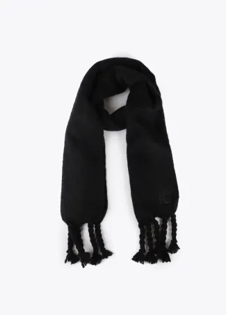 Plain scarf with thick fringing