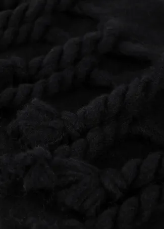 Plain scarf with thick fringing