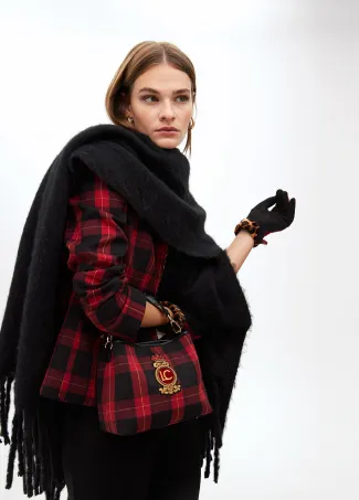 Plain scarf with thick fringing