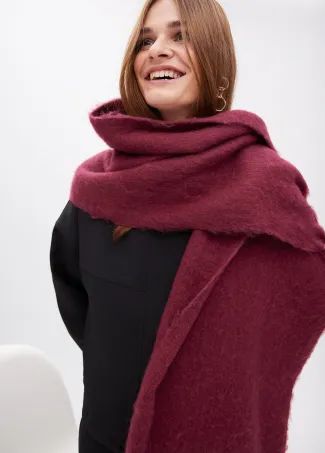 Plain scarf with thick fringing