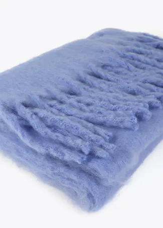 Plain scarf with thick fringing