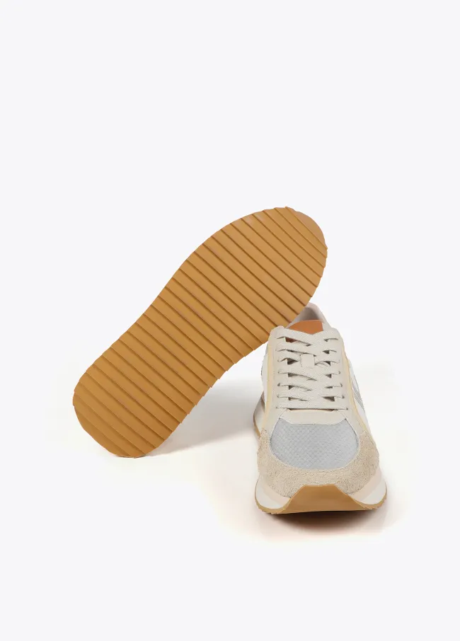 Deportiva con detalles en piel