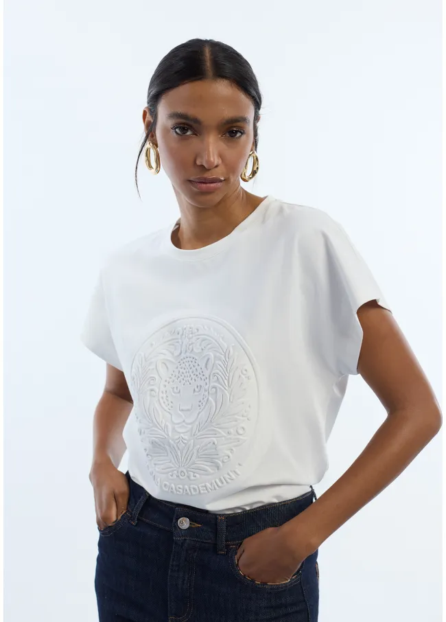 Camiseta blanca con logo