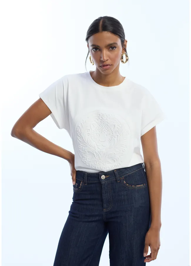 Camiseta blanca con logo