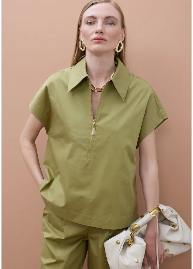 V-neck shirt with zip