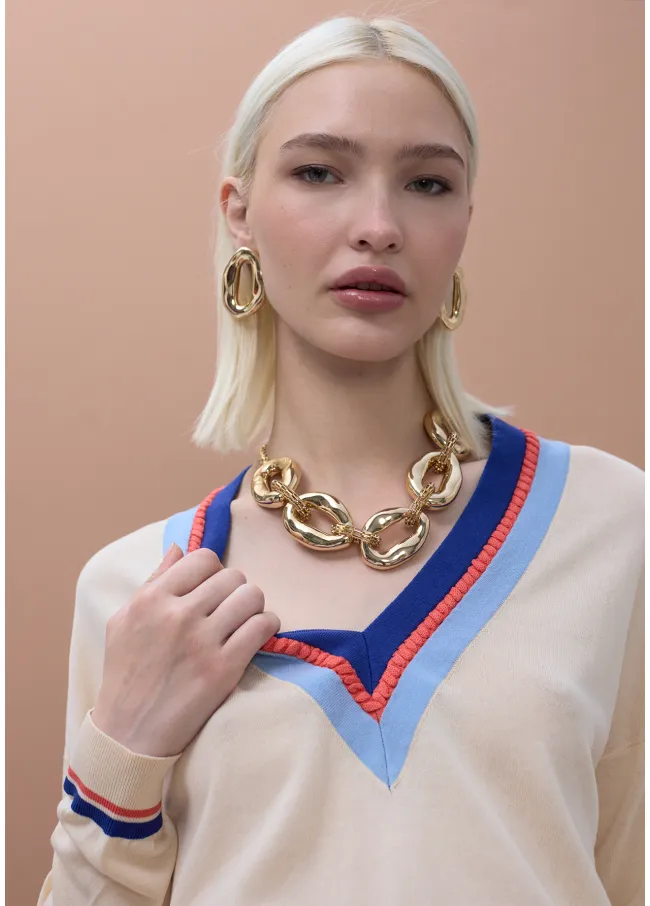 Contrasted V-neck sweater with braided detail