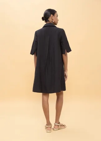 Vestido corto con detalles palmeras bordadas