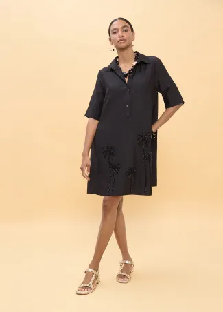 Vestido corto con detalles palmeras bordadas