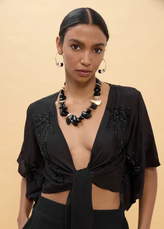 Blusa anudada con detalles a tono