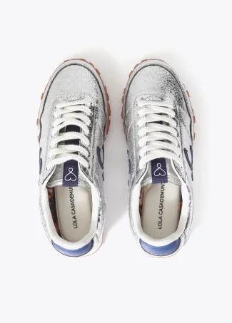 Trainers in metallic material