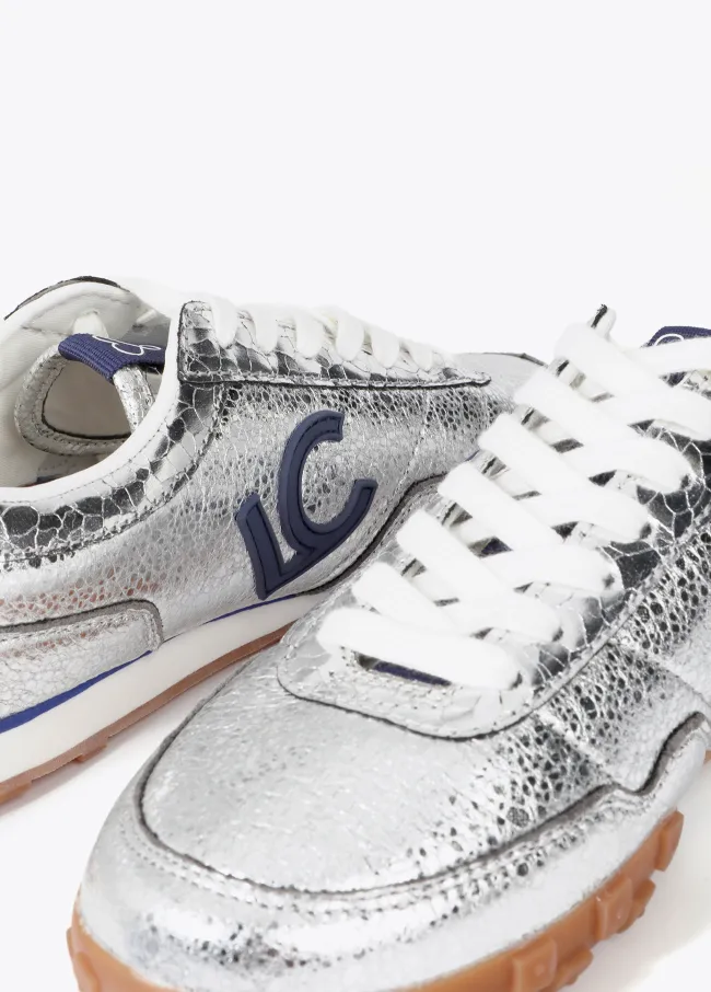 Trainers in metallic material