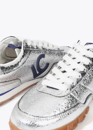 Trainers in metallic material