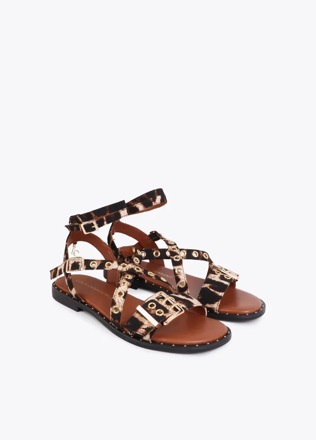 Flat sandals with straps and personalised buckles