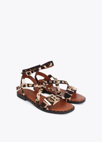 Flat sandals with straps and personalised buckles