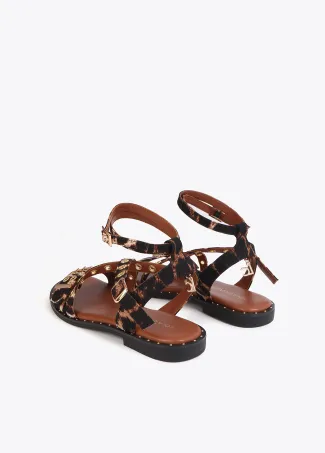 Flat sandals with straps and personalised buckles