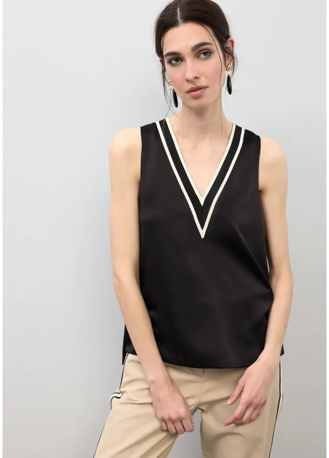 V-neck chunky knit top