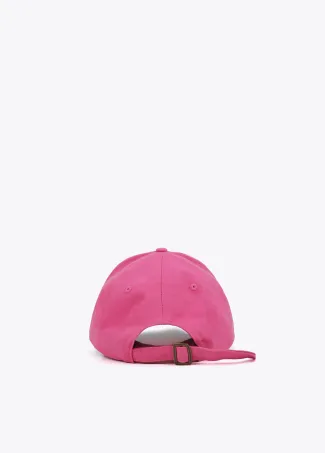 Gorra con logo bordado