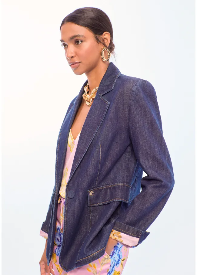 Fitted denim blazer with side pockets