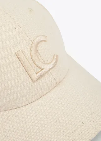 Gorra con logo bordado