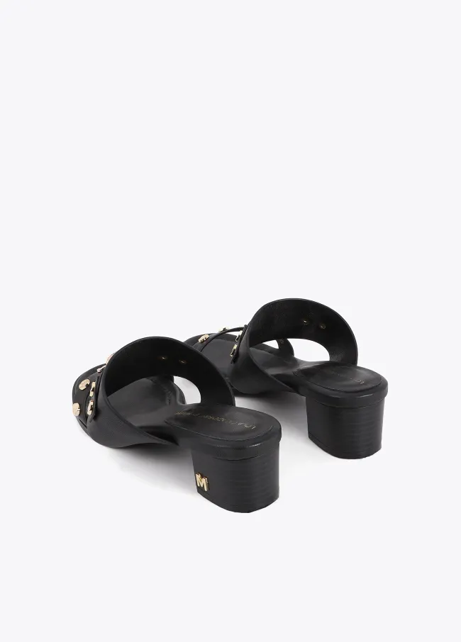 Sandalia tacón con detalle cabeza de leopardo