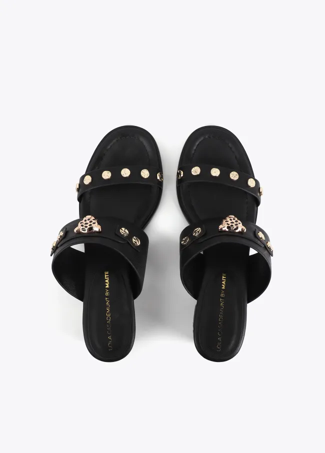 Sandalia tacón con detalle cabeza de leopardo