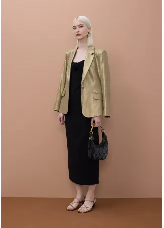 Vestido negro ajustado con tirantes