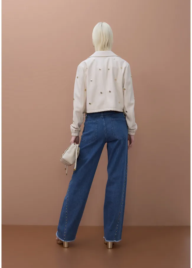 Cazadora blanca con tachas