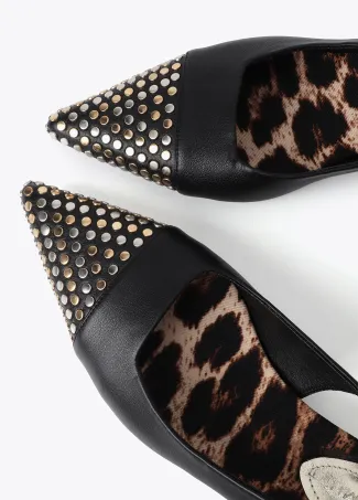 Zapato tacón destalonado con tachas combinadas