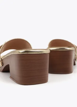 Clogs with metal details