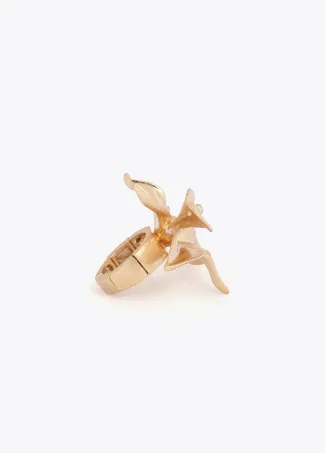 Metal flower ring