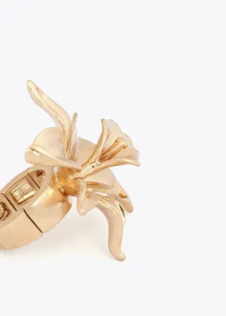 Metal flower ring