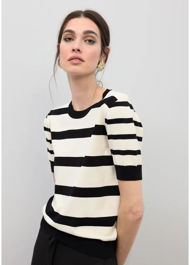 Black and white tricot t-shirt