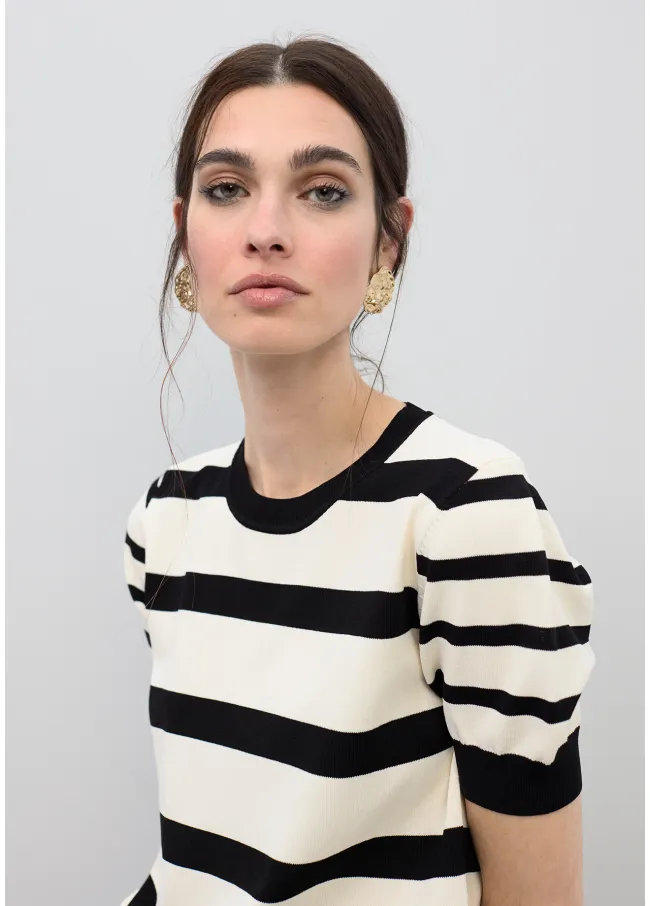 Black and white tricot t-shirt