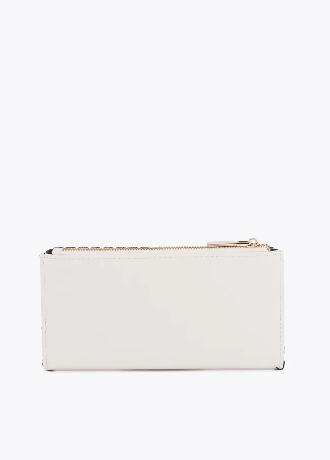 Wallet with contrast trim