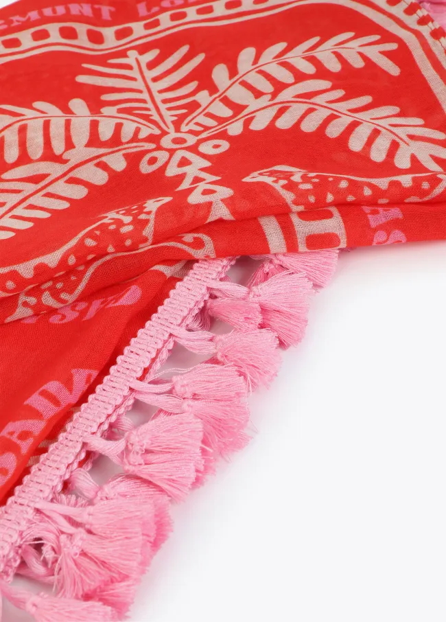 Pareo estampado en motivos tropicales con flecos