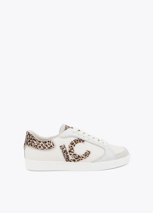 Deportiva con logo y detalles animal print