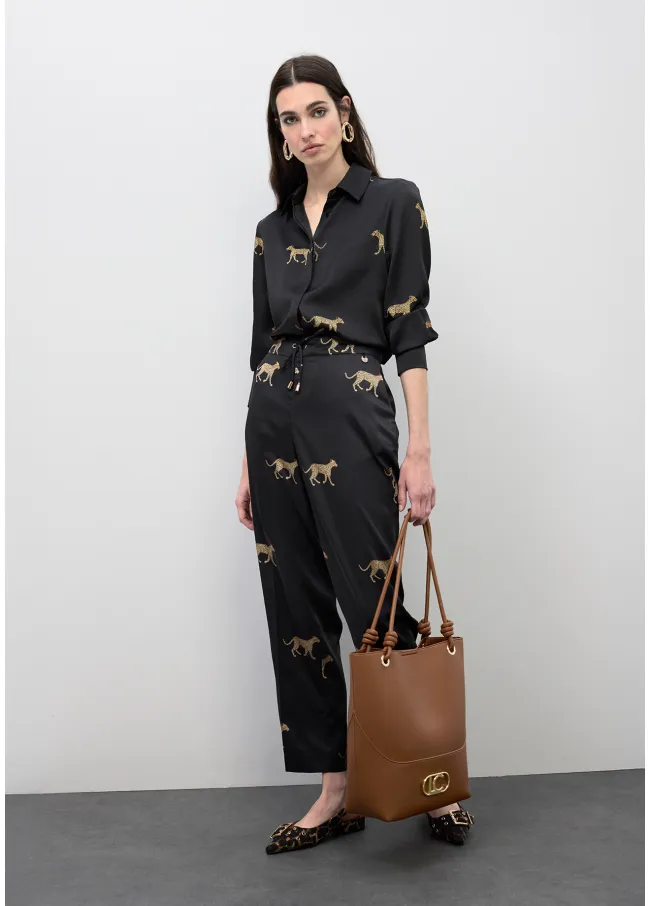 Camisa negra estampado leopardo
