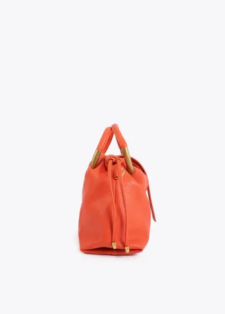 Bolso bandolera con asa metálica