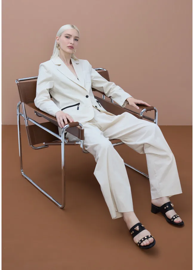 Fitted blazer with visible lacquered zips