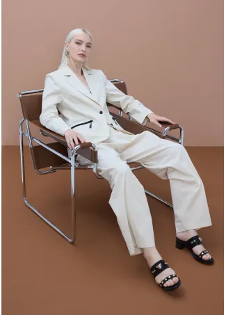 Fitted blazer with visible lacquered zips