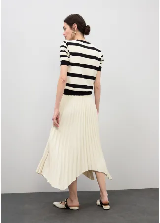 Asymmetric pleated skirt