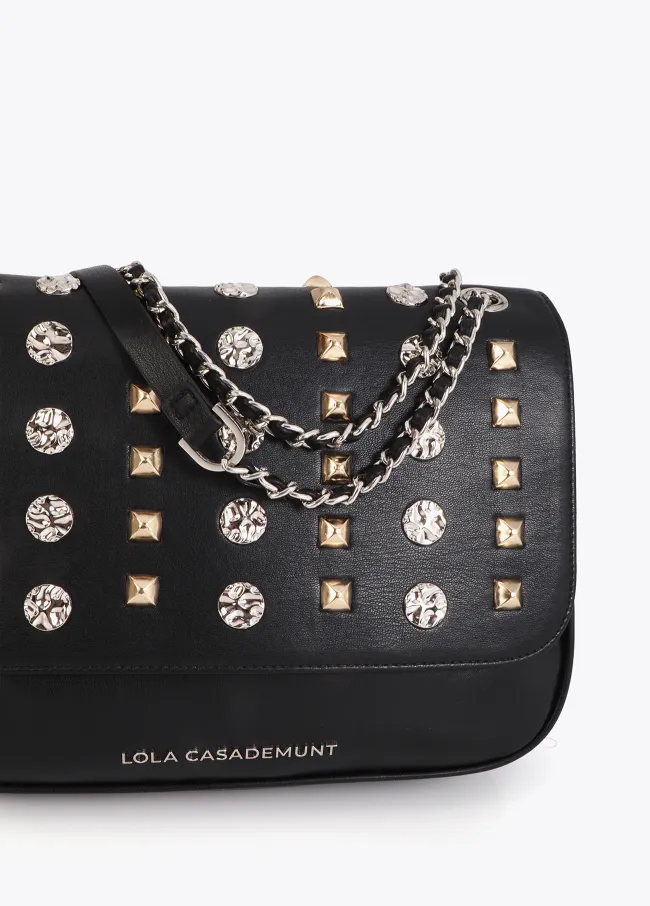 Bandolera con solapa con tachas oro y plata